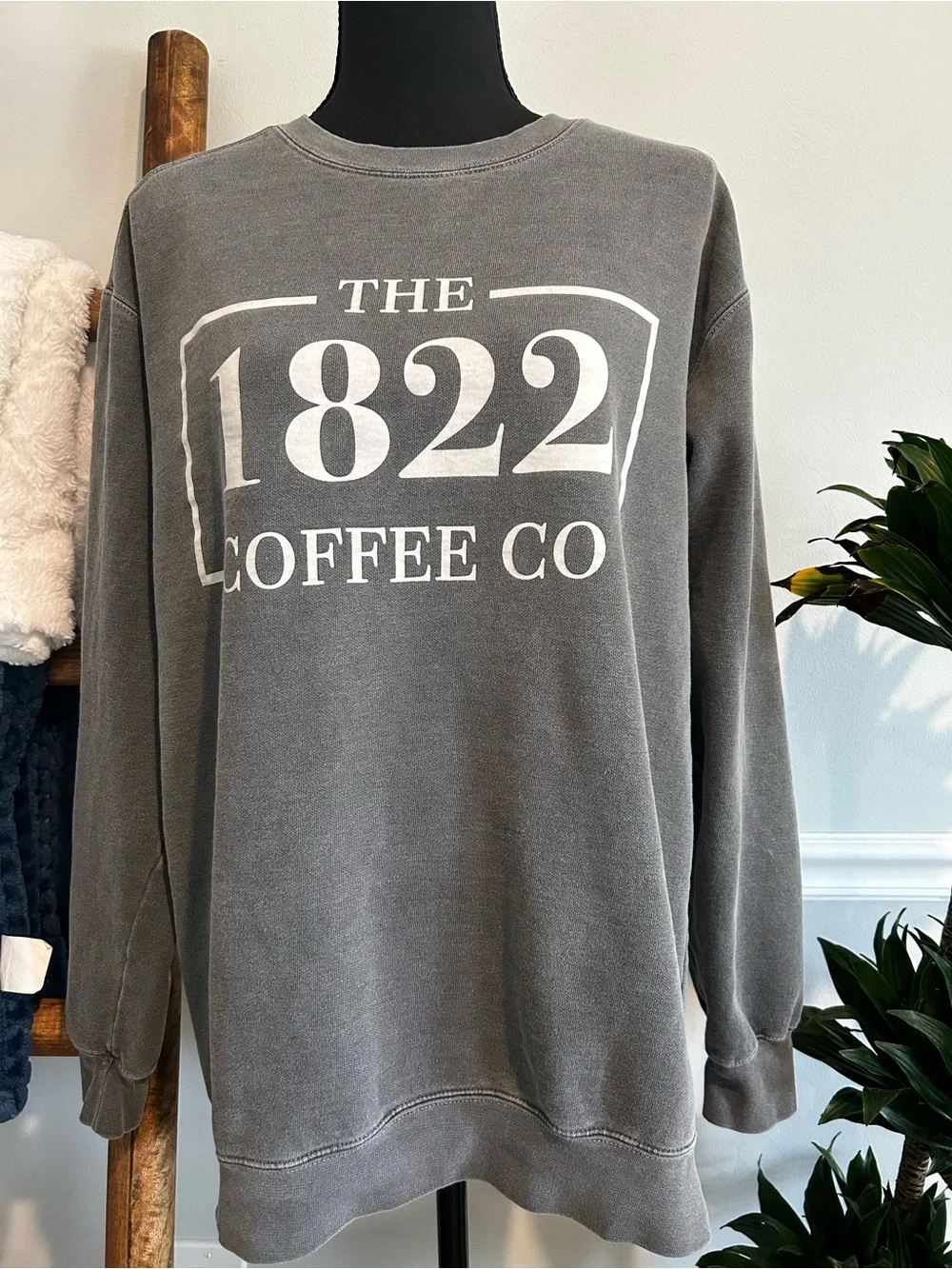 The 1822 Coffee Co Men's Crewneck Sweatshirt in Gray Size M